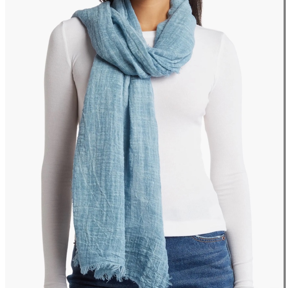 Washed solid scarf Vince Camuto 
pure-cotton scarf finished with frayed hem.